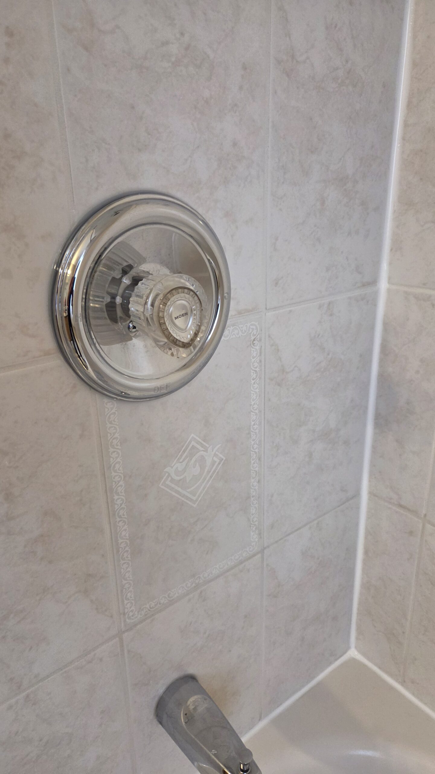 Joint after bathtub caulking work