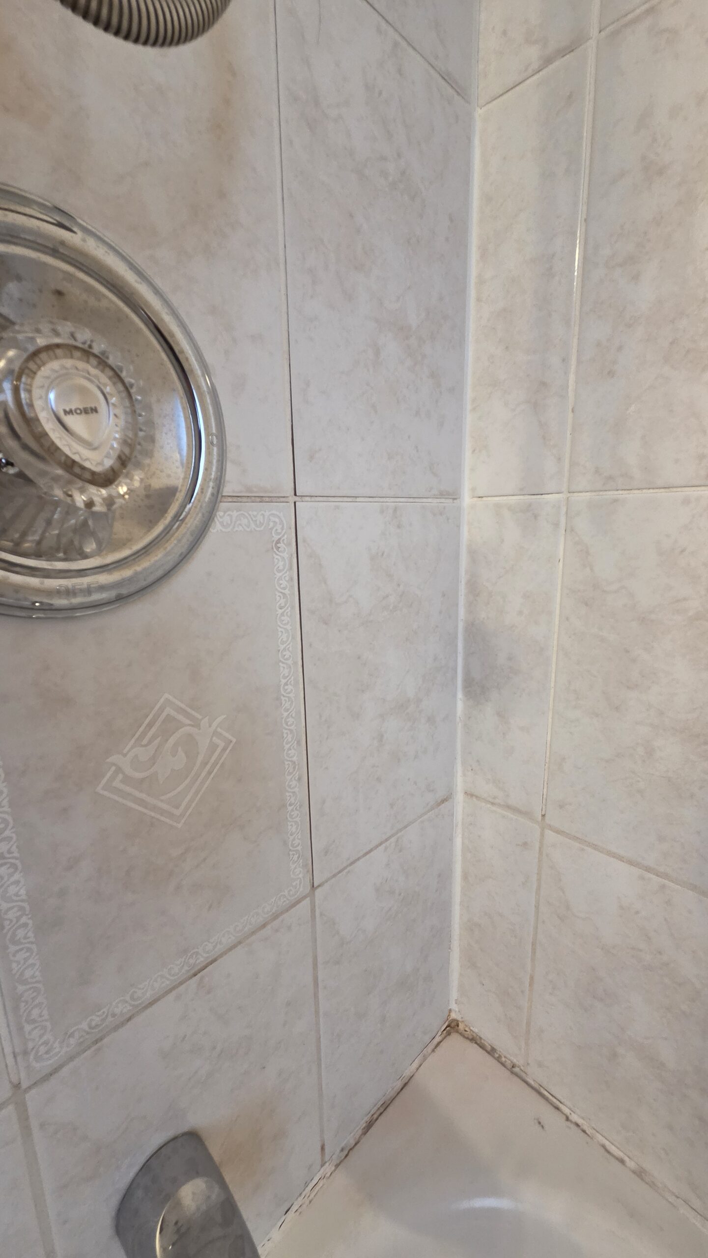 Joint before bathtub caulking work