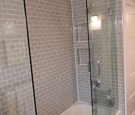 Bathtub caulking replacement in Ottawa with removal of worn silicone and application of a clean new bathtub seal. Bathtub caulking replacement in Ottawa after removing old silicone and applying a new tub edge seal